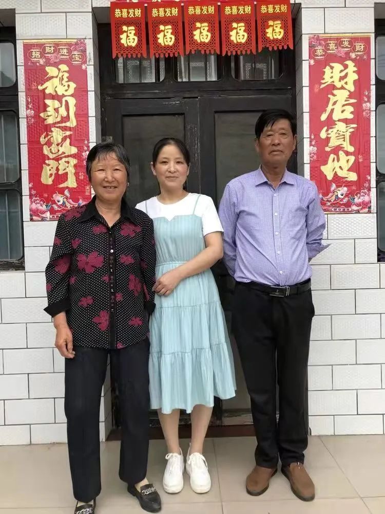 誠實守信模范 ——尹生香.jpg
